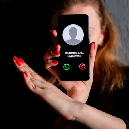 Les arnaques sur les sites de rencontre : comment les éviter ?