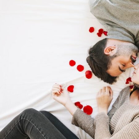 Les signes pour reconnaitre un homme amoureux qui cache ses sentiments