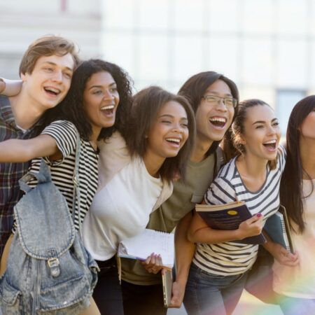 Comment se faire des amis quand on ne sort pas ?
