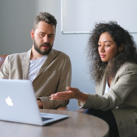 Amour au travail : au coeur des relations amoureuses au bureau