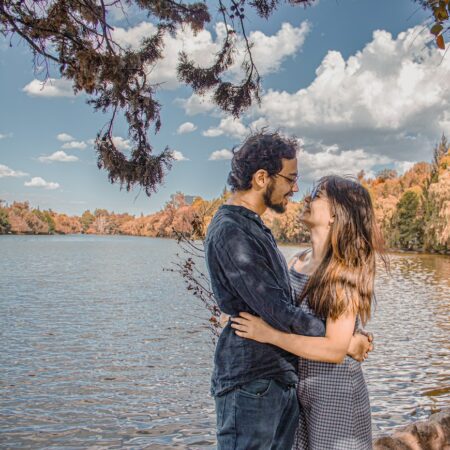 Comment les couples se rencontrent : lieux et statistiques amoureuses